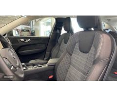 Volvo XC 60 2.0 B4 D CORE AUTO 197 5P de 2024 con 27.677 Km por 42.800 EUR. en Cadiz