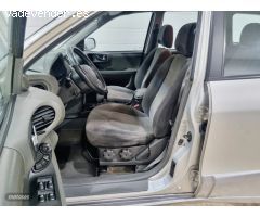 Hyundai Tucson Confort de 2004 con 200.000 Km por 4.000 EUR. en Sevilla