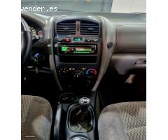 Hyundai Santa Fe Confort de 2004 con 200.000 Km por 4.000 EUR. en Sevilla