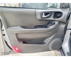 Hyundai Santa Fe Confort de 2004 con 200.000 Km por 4.000 EUR. en Sevilla