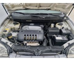 Hyundai Santa Fe Confort de 2004 con 200.000 Km por 4.000 EUR. en Sevilla