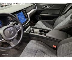 Volvo S60 S60 Core, B4 Mild Hybrid, Gasolina de 2024 con 15.760 Km por 35.900 EUR. en Navarra