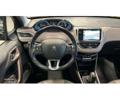 Peugeot 2008 1.2 ALLURE 110 CV de 2015 con 102.464 Km por 8.900 EUR. en A Coruna