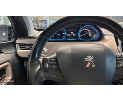 Peugeot 2008 1.2 ALLURE 110 CV de 2015 con 102.464 Km por 8.900 EUR. en A Coruna