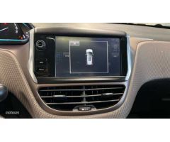 Peugeot 2008 1.2 ALLURE 110 CV de 2015 con 102.464 Km por 8.900 EUR. en A Coruna