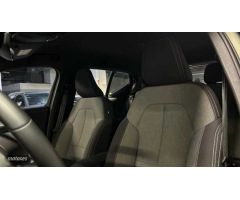 Volvo XC40 1.5 T2 CORE AUTO 5P de 2024 con 18.123 Km por 32.500 EUR. en Valencia