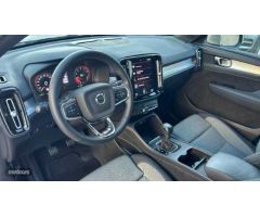 Volvo XC40 1.5 T2 CORE 129 5P de 2022 con 25.706 Km por 28.900 EUR. en Cordoba