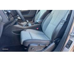 Volvo XC40 1.5 T2 CORE 129 5P de 2022 con 25.706 Km por 28.900 EUR. en Cordoba