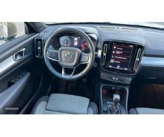 Volvo XC40 1.5 T2 CORE 129 5P de 2022 con 25.706 Km por 28.900 EUR. en Cordoba