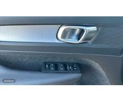 Volvo XC40 1.5 T2 CORE 129 5P de 2022 con 25.706 Km por 28.900 EUR. en Cordoba