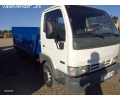 Nissan Cabstar 35.13 GRUA PORTACOCHES. de 2005 con 235.000 Km por 9.800 EUR. en Murcia