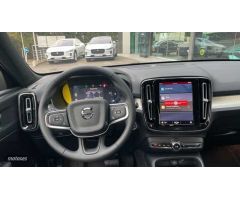 Volvo XC40 2.0 B3 CORE AUTO 5P de 2025 con 1 Km por 41.050 EUR. en Vizcaya