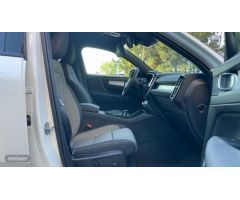Volvo XC40 2.0 B3 PLUS DARK AUTO 5P de 2025 con 1 Km por 44.200 EUR. en Vizcaya