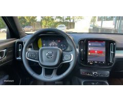 Volvo XC40 2.0 B3 PLUS DARK AUTO 5P de 2025 con 1 Km por 44.200 EUR. en Vizcaya