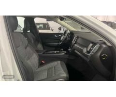 Volvo XC 60 2.0 T6 RECHARGE CORE AUTO 4WD 350 5P de 2024 con 17.900 Km por 45.900 EUR. en Valencia