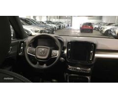 Volvo XC40 XC40 Core, B3, Gasolina de 2024 con 30.065 Km por 31.900 EUR. en Cantabria