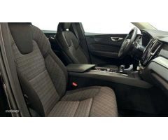 Volvo XC 60 2.0 T6 RECHARGE CORE AUTO 4WD 350 5P de 2023 con 15.000 Km por 46.900 EUR. en Madrid