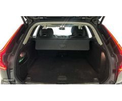 Volvo XC 60 2.0 T6 RECHARGE CORE AUTO 4WD 350 5P de 2023 con 15.000 Km por 46.900 EUR. en Madrid