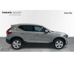 Volvo XC40 XC40 Core, B3 Mild Hybrid, Gasolina de 2024 con 13.500 Km por 35.900 EUR. en Madrid