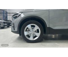 Volvo XC40 XC40 Core, B3 Mild Hybrid, Gasolina de 2024 con 13.500 Km por 35.900 EUR. en Madrid