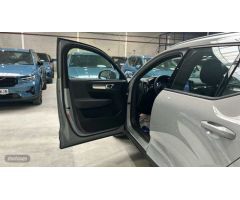 Volvo XC40 XC40 Core, B3 Mild Hybrid, Gasolina de 2024 con 13.500 Km por 35.900 EUR. en Madrid