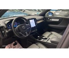 Volvo XC40 XC40 Core, B3 Mild Hybrid, Gasolina de 2024 con 13.500 Km por 35.900 EUR. en Madrid