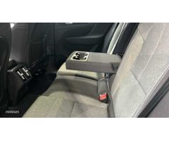 Volvo XC40 XC40 Core, B3 Mild Hybrid, Gasolina de 2024 con 13.500 Km por 35.900 EUR. en Madrid