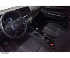 Hyundai i20 1.0 TGDI 48V Essence 74 kW (100 CV) de 2021 con 46.587 Km por 13.990 EUR. en MADRID