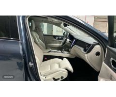 Volvo V 60 V60 Plus, B4 (diesel), Diesel, Dark de 2023 con 40.000 Km por 45.900 EUR. en Madrid