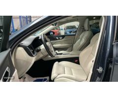Volvo V 60 V60 Plus, B4 (diesel), Diesel, Dark de 2023 con 40.000 Km por 45.900 EUR. en Madrid