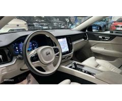 Volvo V 60 V60 Plus, B4 (diesel), Diesel, Dark de 2023 con 40.000 Km por 45.900 EUR. en Madrid