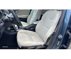 Volvo V 40 V40 D2 Momentum Automatico de 2014 con 70.947 Km por 15.900 EUR. en Cordoba