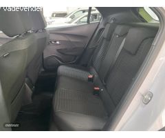 Peugeot e-2008 Electrico Active 136CV BEV de 2024 con 7.000 Km por 25.300 EUR. en Malaga
