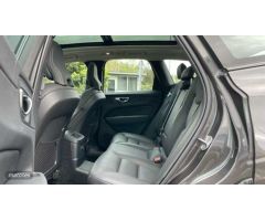 Volvo XC 60 Recharge Plus, T6 AWD Hibrido enchufable, Electrico/Gasolina, Dark de 2024 con 29.650 Km