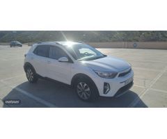 Kia Stonic 1.2 DPi 84 cv Concept de 2022 con 54.150 Km por 15.500 EUR. en Alicante