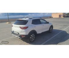 Kia Stonic 1.2 DPi 84 cv Concept de 2022 con 54.150 Km por 15.500 EUR. en Alicante