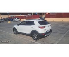 Kia Stonic 1.2 DPi 84 cv Concept de 2022 con 54.150 Km por 15.500 EUR. en Alicante
