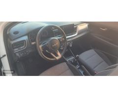 Kia Stonic 1.2 DPi 84 cv Concept de 2022 con 54.150 Km por 15.500 EUR. en Alicante
