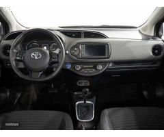 Toyota Yaris Yaris 100H 1.5 Feel! de 2019 con 37.085 Km por 17.990 EUR. en Cadiz