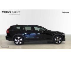 Volvo V 60 V60 Cross Country Pro, B4 AWD mild hybrid (diesel) de 2021 con 74.294 Km por 39.990 EUR.