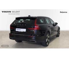 Volvo V 60 V60 Cross Country Pro, B4 AWD mild hybrid (diesel) de 2021 con 74.294 Km por 39.990 EUR.