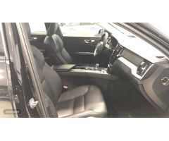 Volvo V 60 V60 Cross Country Pro, B4 AWD mild hybrid (diesel) de 2021 con 74.294 Km por 39.990 EUR.