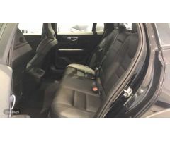 Volvo V 60 V60 Cross Country Pro, B4 AWD mild hybrid (diesel) de 2021 con 74.294 Km por 39.990 EUR.