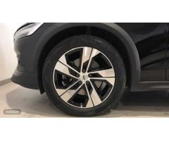 Volvo V 60 V60 Cross Country Pro, B4 AWD mild hybrid (diesel) de 2021 con 74.294 Km por 39.990 EUR.
