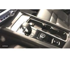 Volvo V 60 V60 Cross Country Pro, B4 AWD mild hybrid (diesel) de 2021 con 74.294 Km por 39.990 EUR.