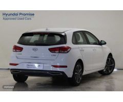 Hyundai i30 1.5 DPI Klass SLX 110 de 2024 con 7.496 Km por 20.990 EUR. en Pontevedra