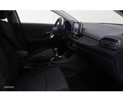 Hyundai i30 1.5 DPI Klass SLX 110 de 2024 con 7.496 Km por 20.990 EUR. en Pontevedra