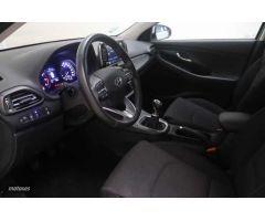 Hyundai i30 1.5 DPI Klass SLX 110 de 2024 con 7.496 Km por 20.990 EUR. en Pontevedra