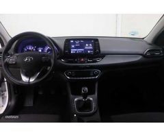 Hyundai i30 1.5 DPI Klass SLX 110 de 2024 con 7.496 Km por 20.990 EUR. en Pontevedra