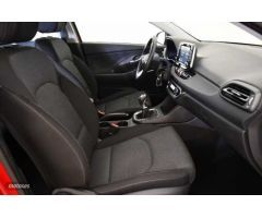 Hyundai i30 1.5 DPI Klass SLX 110 de 2024 con 7.426 Km por 20.990 EUR. en Pontevedra